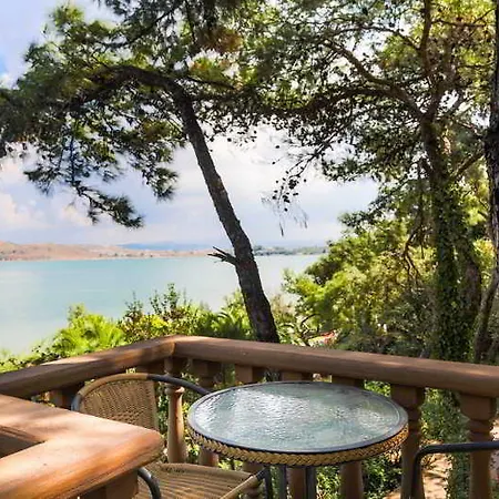 Ayvalik Beach Hotel 3*